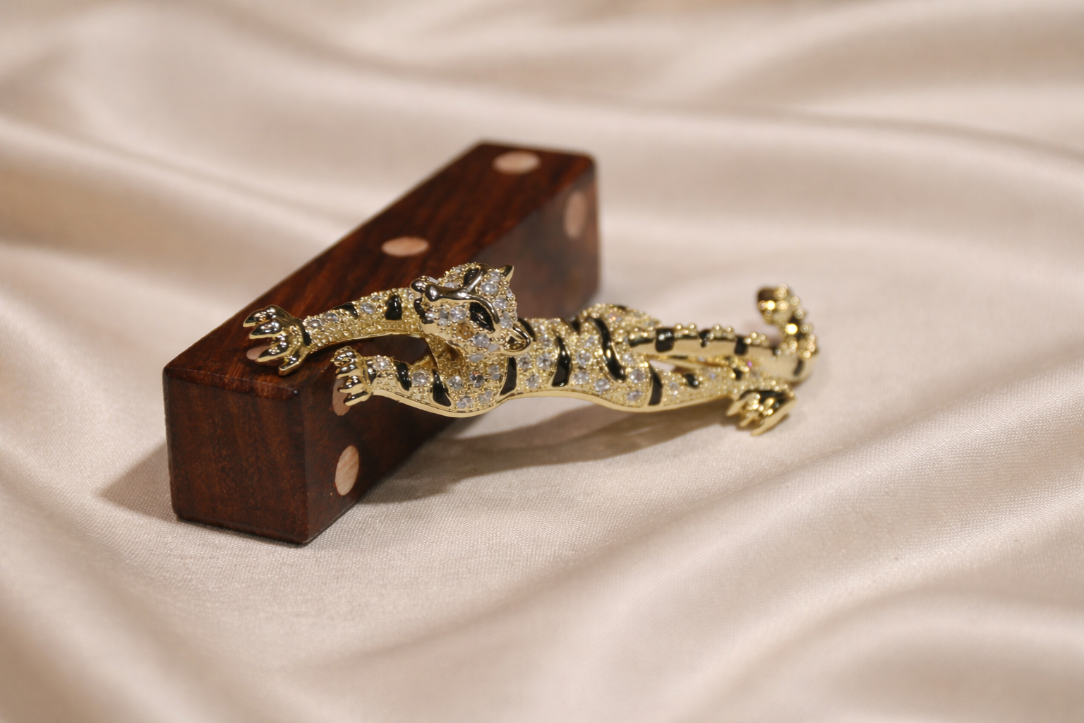 Timeless Broaches Collection