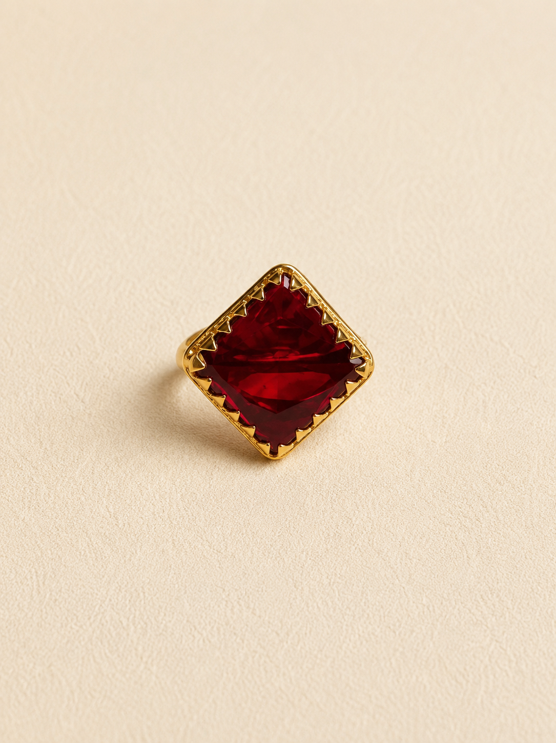 Crimson Éclat Ring
