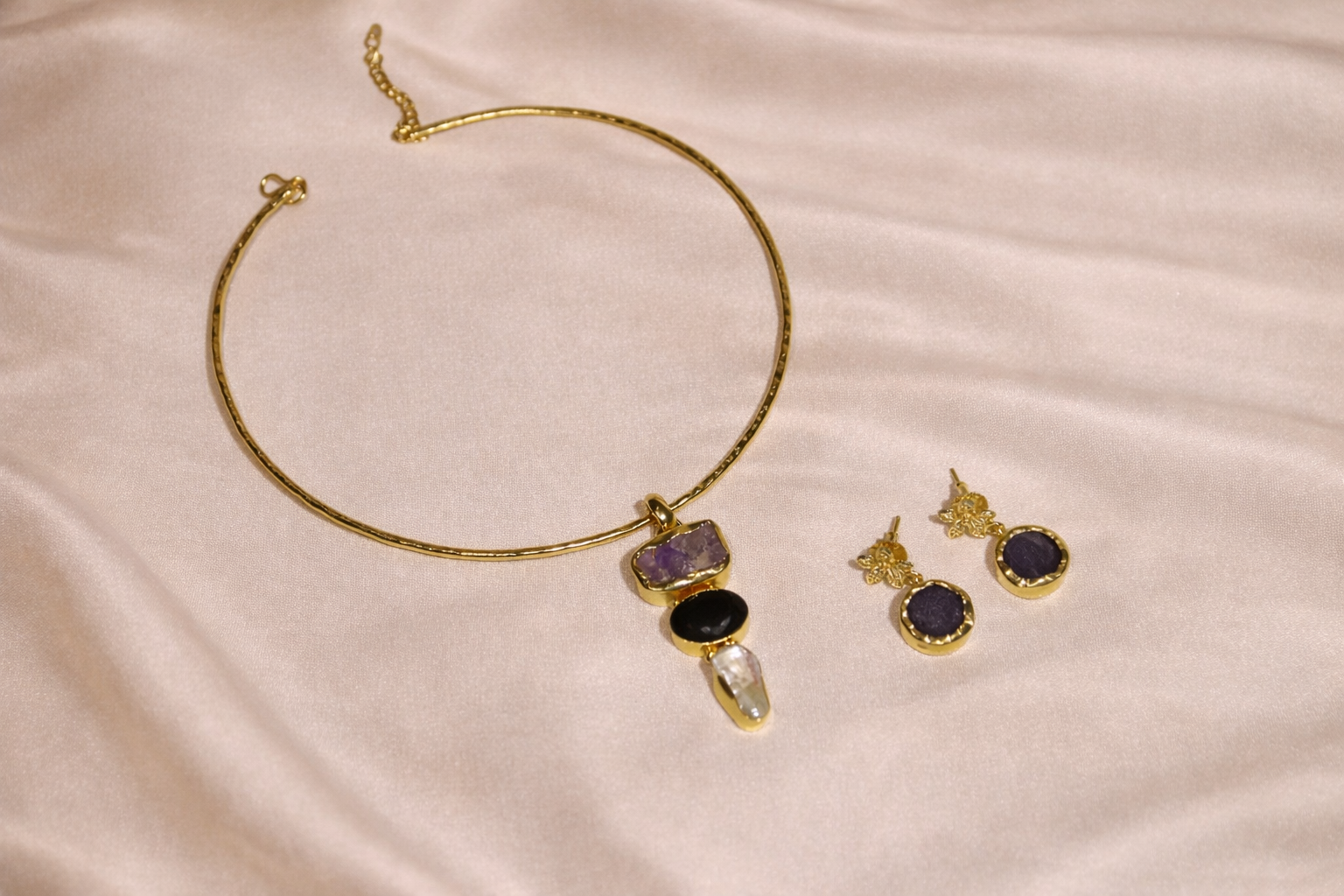 Serene Axis Necklace