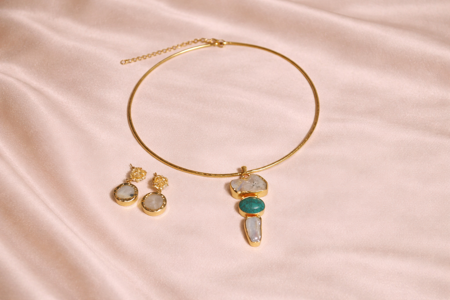 Serene Axis Necklace