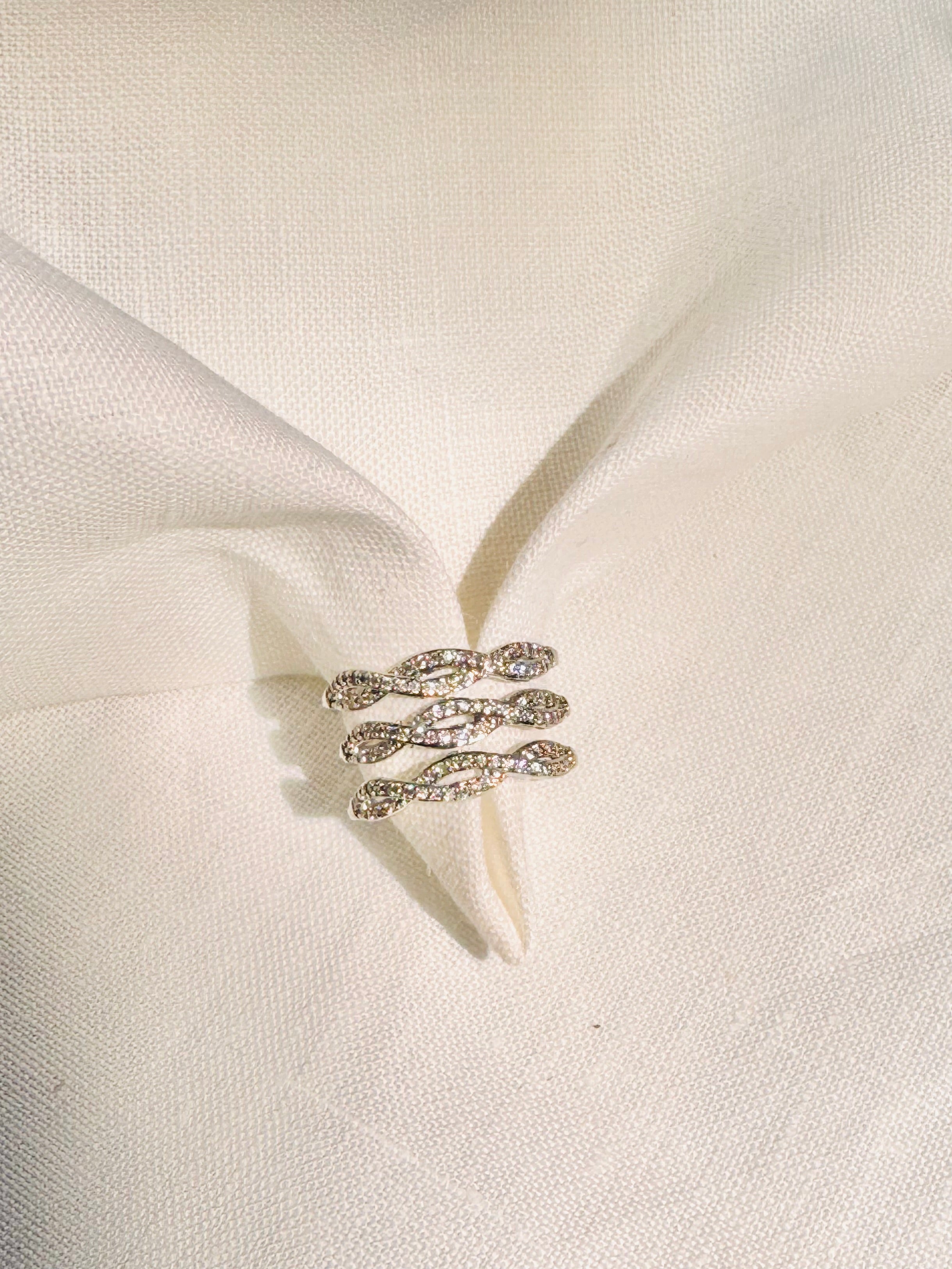 Serpentine Diamond Whisper Ring