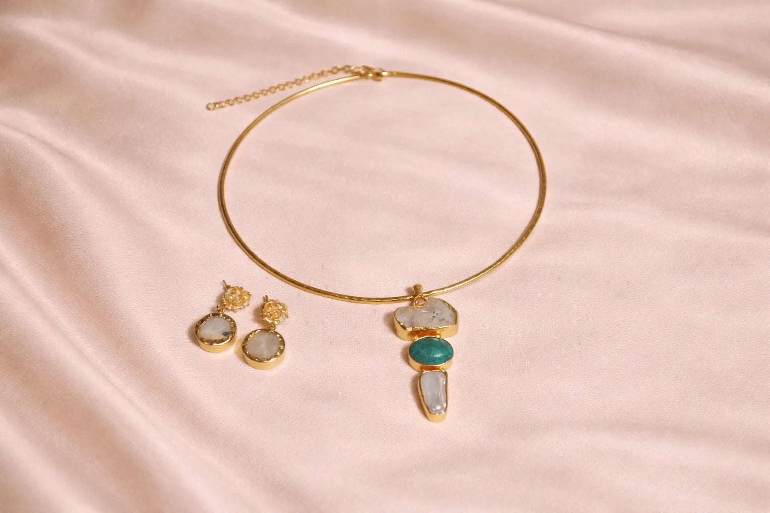 Serene Axis Necklace
